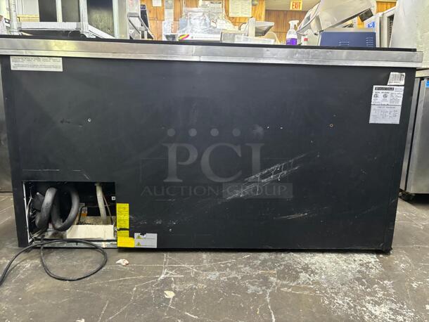 Maxx Cold MXCR50BHC Double Lid Horizontal Bottle Cooler 50"
 - Image 2 of 5