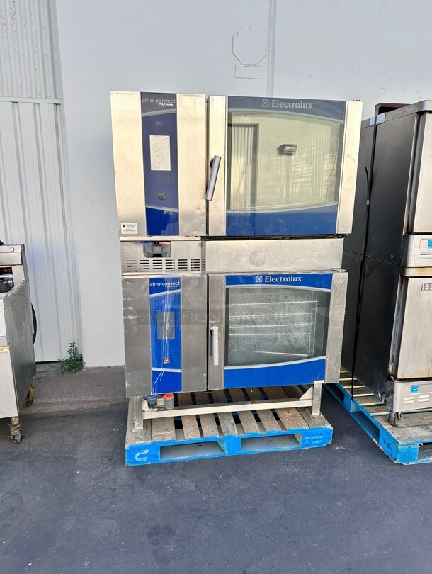 Electrolux 266371 Air-O-Convect Combi Oven boilerless, full-size, (6) 18" x 26" "TOUCHLINE" 220 Volt 3 Phase Working - Image 1 of 10