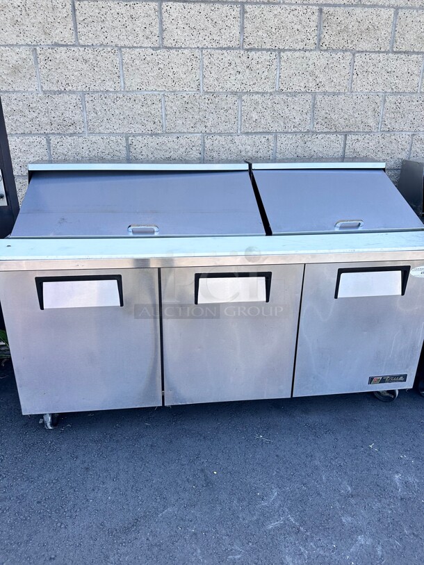 Late Model True TSSU-72 72inch Mega Top Sandwich/Salad Prep Table w/ Refrigerated Base, 115v Working - Image 2 of 5