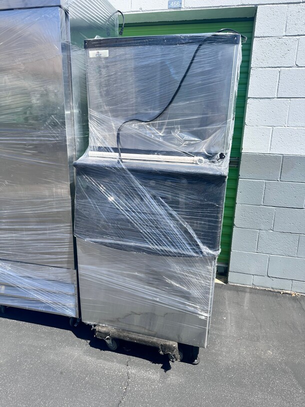 One Year Old Cooler Depot Commercial Ice Maker 30 inch With Ice Bin - 500 lb/per Day SK-520 115 Volt  - Image 2 of 9