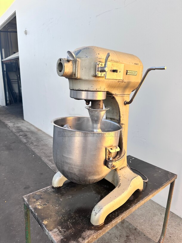 Certified Working Hobart A200 20 Qt Dough Mixer 115 Volt With Attachments - Image 3 of 5