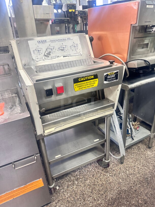 Oliver 711 Countertop Commercial Bread Slicer 115 Volt  - Image 3 of 6