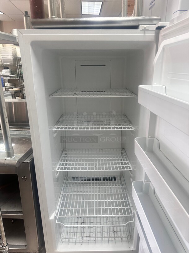 Late Model Danby DUF140E1WDD 13.8 cu ft Upright Freezer 115v Tested and Working - Image 3 of 10