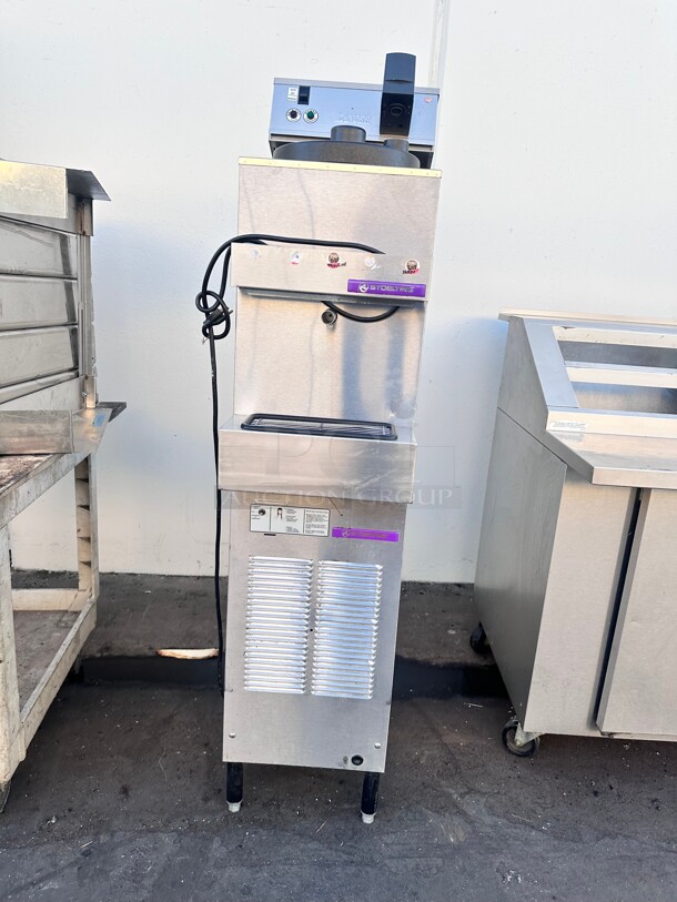 Stoelting E257-37A 10-gallon-capacity floor model frozen beverage dispenser Slushy 115 Volt Working - Image 4 of 9
