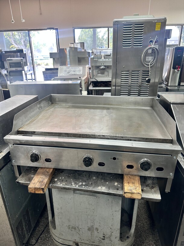 Fully Refurbished Jade Range JGT-2436 36" Gas Griddle w/ Thermostatic Controls - 1" Steel Plate, Natural Gas Tested and Working - Image 3 of 8