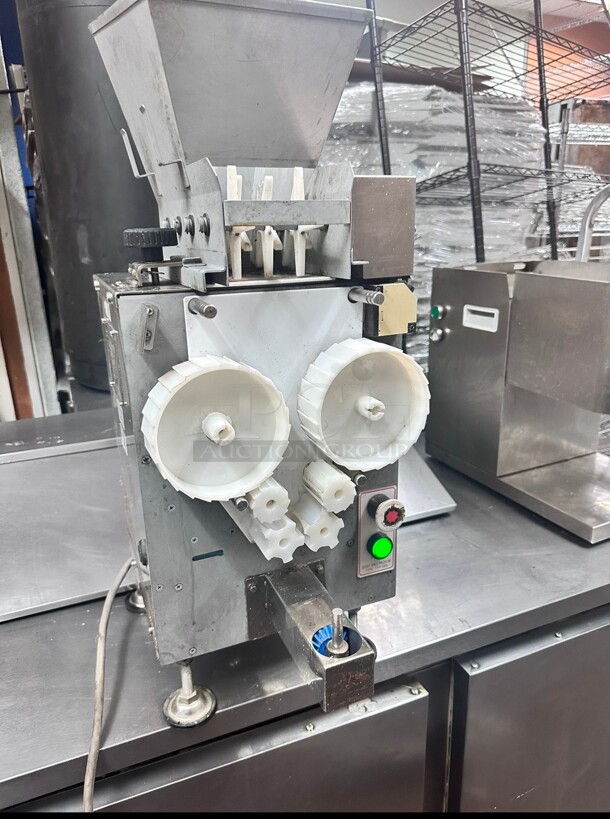 Working Top TSM06 Samrice Full-Automatic Sushi Ball Robot 115 Volt Made in Japan - Image 1 of 9