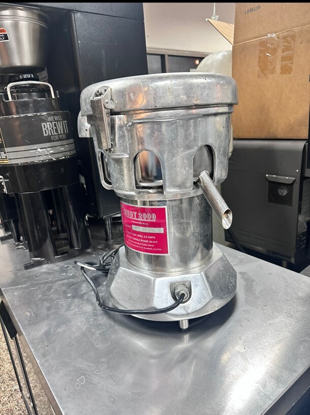 Working Ruby 2000 Heavy Duty Commercial Juicer, Used Very Good Condition 115 Volt  - Image 2 of 4