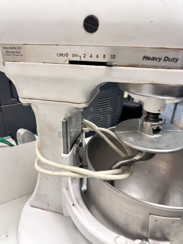 Kitchen Aid 10 Speeds Commercial Mixer 115 Volt Tested and Working - Image 5 of 10