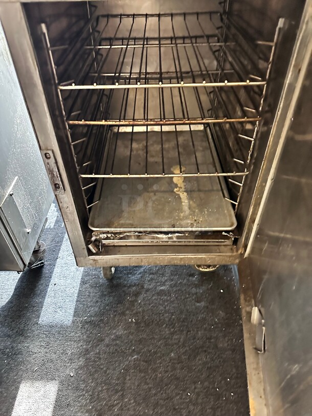 Alto-Shaam 1200-TH Halo Heat Slow Cook & Hold Electric Double Deck
120 lb. capacity each 115 Volt NSF  - Image 5 of 6