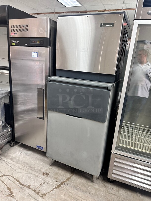Nice! Scotsman CME1056AS 975 lbs Ice Machine With Ice Bin 220 Volt Tested and Working - Image 3 of 8