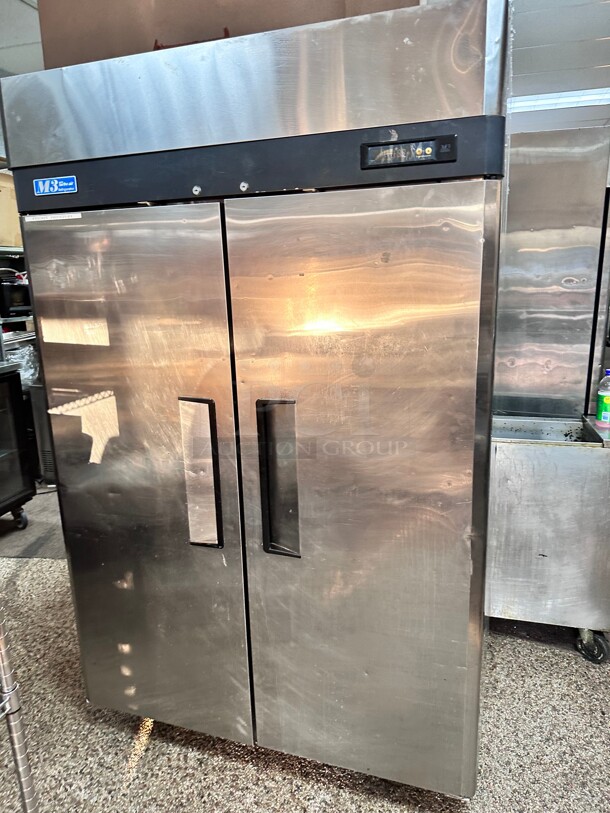 Turbo Air M3R47-2 M3 Series 52 inch Solid Door Stainless Steel Reach-In Refrigerator 115 Volt - Image 3 of 7