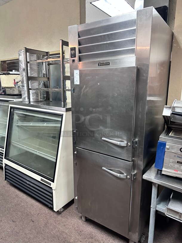 Late Model Traulsen G14300 Full Height Insulated Mobile Heated Cabinet w/ (3) Pan Capacity, 208v/1ph NSF Working - Image 2 of 6