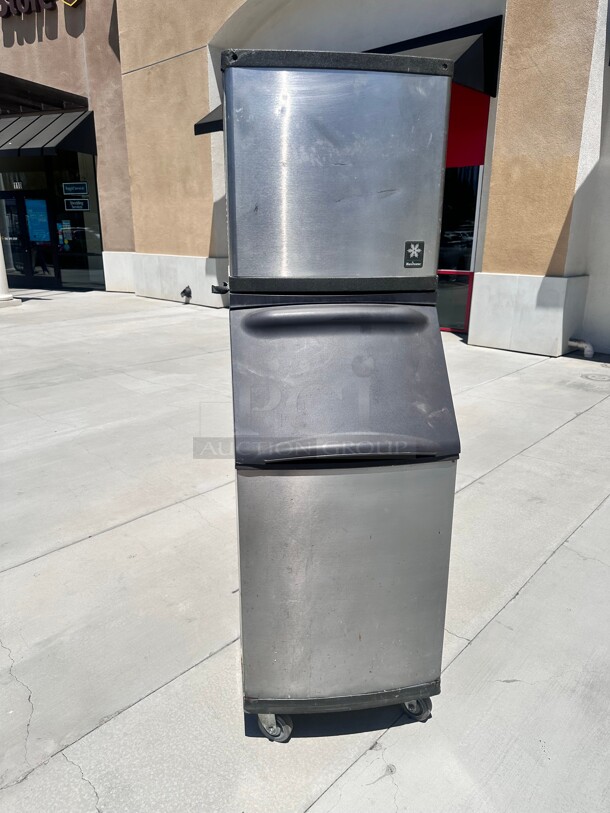 Manitowoc QY0374A 400 lb  Half Cube Ice Machine w/ Bin - 264 lb Storage, Air Cooled 115 Volt Working - Image 2 of 8