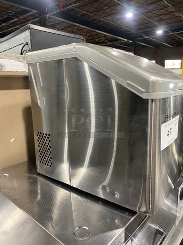 Frigidaire Countertop Ice Maker Machine! Model: EFIC452SSCU 115V 60HZ 1 Phase - Image 2 of 4