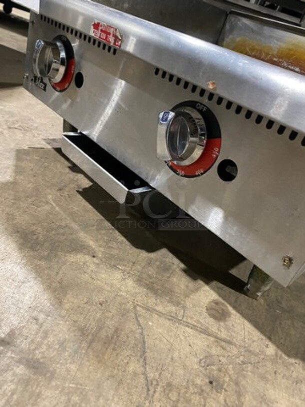 Star Max Commercial Countertop Natural Gas Powered Flat Top Griddle! With Back And Side Splashes! All Stainless Steel! On Small Legs! - Image 6 of 7