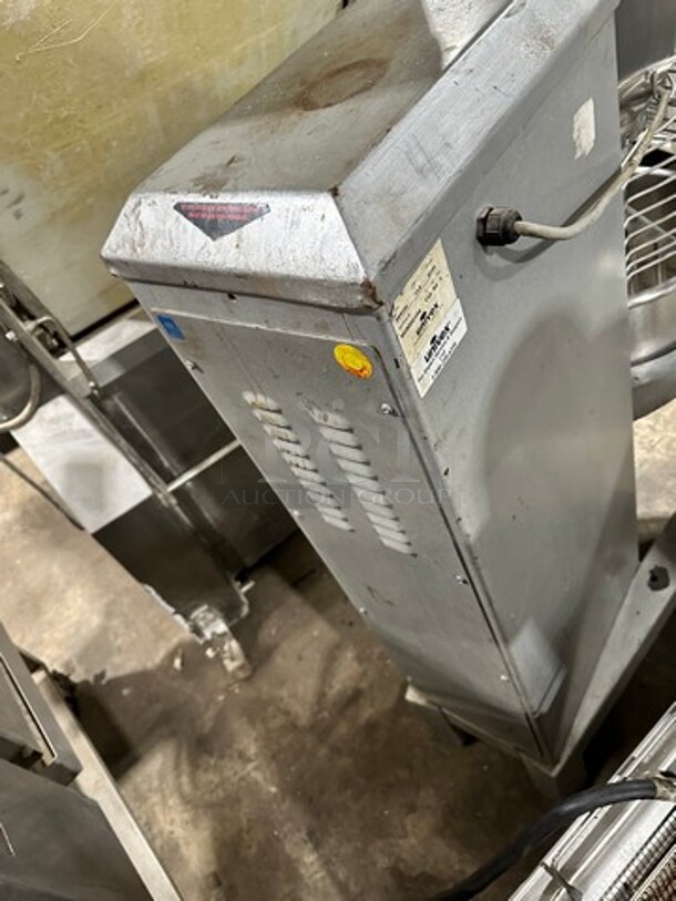 NICE! Univex Commercial 30 Quart Planetary Mixer! With Mixing Bowl And Guard! With Paddle Attachment! WORKING WHEN REMOVED! Model: SRM30 SN: M08020154 115V 60HZ 1 Phase - Image 5 of 10