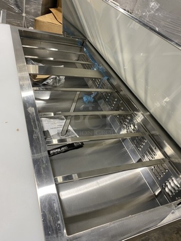 NEW! Scracth-n-Dent! Avantco 60 Inch Mega Top Refrigerated Sandwich Prep Table! With Poly Cutting Board! 115V 1 Phase! Model 178SSPT60MHC! On Casters!  - Image 7 of 11