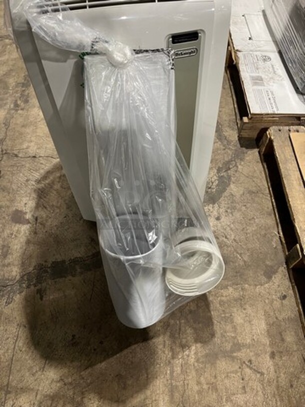 NEW! OUT OF THE BOX! SCRATCH-N-DENT! DeLonghi Portable Air Conditioner Unit! 400 Square Feet Room Capacity! Model: PACAN130HPE 115V - Image 4 of 6