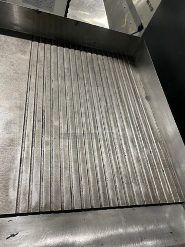 Vevor Commercial Countertop Flat And Grooved Griddle Combo! With Back And Side Splashes! All Stainless Steel! - Image 6 of 10