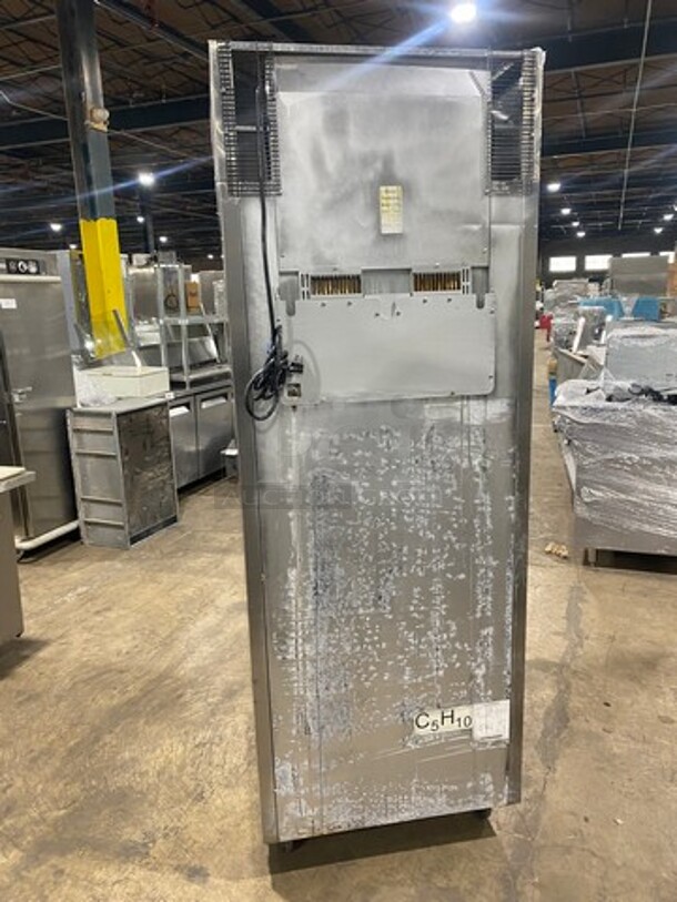 Migali Commercial Single Door Reach In Cooler! With Poly Coated Racks! All Stainless Steel! On Casters! Model: C1RHC SN: C1RHC00319012600920014 115V 60HZ 1 Phase - Image 3 of 9