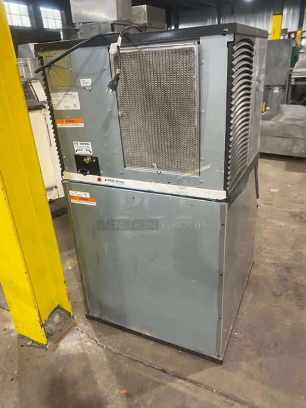 Nice! Late Model! 2019 Manitowoc Commercial AIR COOLED Ice Maker! On Ice Bin! All Stainless Steel! 115V 1 Phase! Model IYT0450A161 Serial 1120525005!  - Image 4 of 9