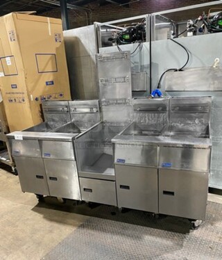 FAB! Pitco Frialator Commercial Natural Gas Powered 4 Bay Deep Fat Fryer! With Middle Fryer Basket Rack! All Stainless Steel! On Casters! Model: SGH50 SN: G11DB013404
