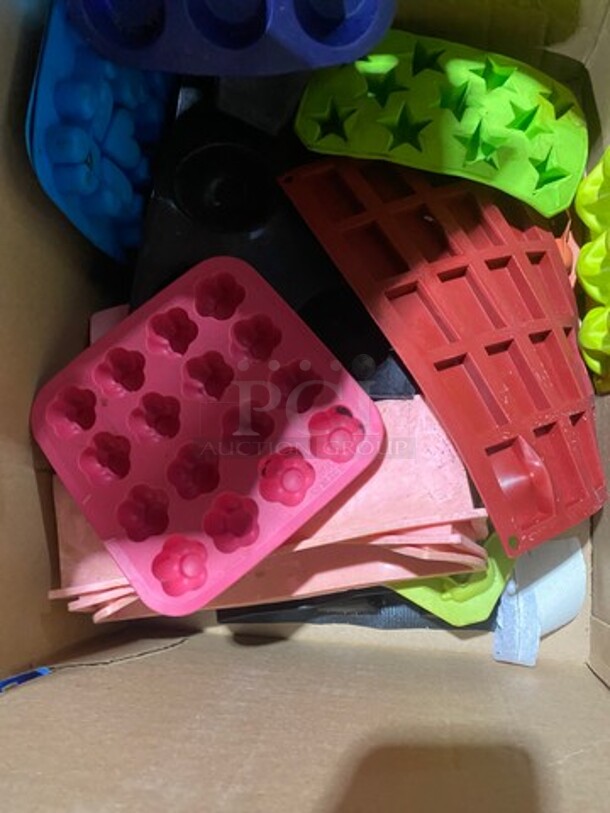 ALL ONE MONEY! Assorted Silicon Molds! - Image 5 of 5