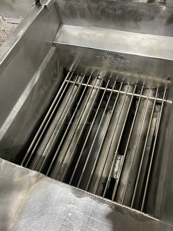 Pitco Frialator Stainless Steel Commercial Natural Gas Powered 2 Bay Deep Fat Fryer w/ 4 Metal Fry Baskets! On Commercial Casters! MODEL SSH55 SN: G15AD080351 115V - Image 6 of 12