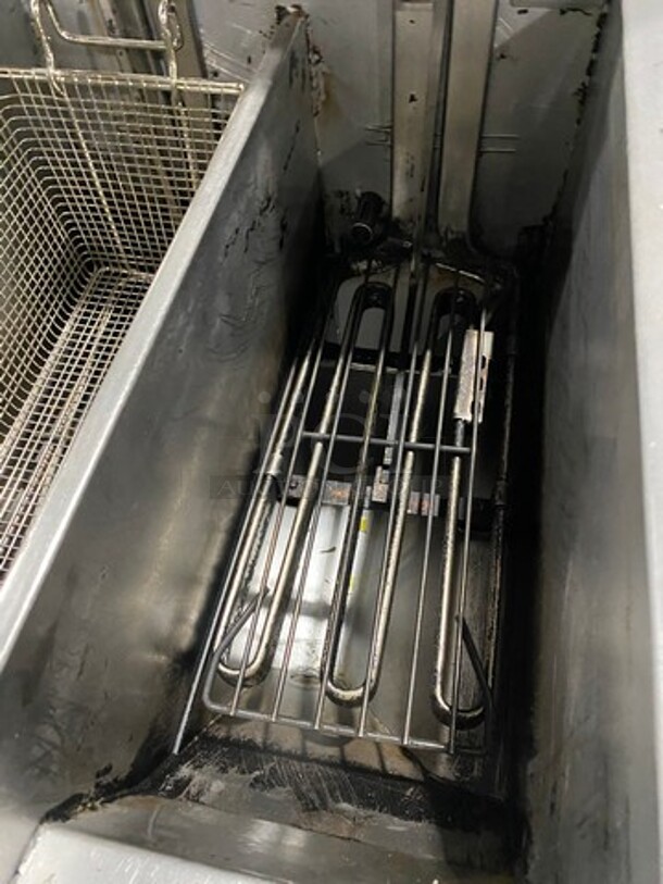 Frymaster Commercial Electric Powered Split Bay Deep Fat Fryer! With Metal Frying Baskets! With Side Splashes! All Stainless Steel! On Casters! Model: RE1142SE SN: 1508NA0057 208V 60HZ 3 Phase - Image 6 of 10