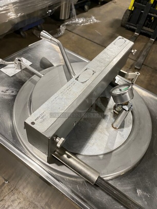 Commercial Natural Gas Powered Pressure Fryer! All Stainless Steel! On Legs! Model: 1800 SN: B1991 - Image 5 of 9