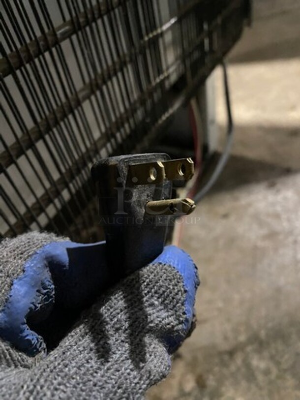 Whirlpool Single Door Freezer! With Racks And Shelves! Model: EEV163F - Image 10 of 11