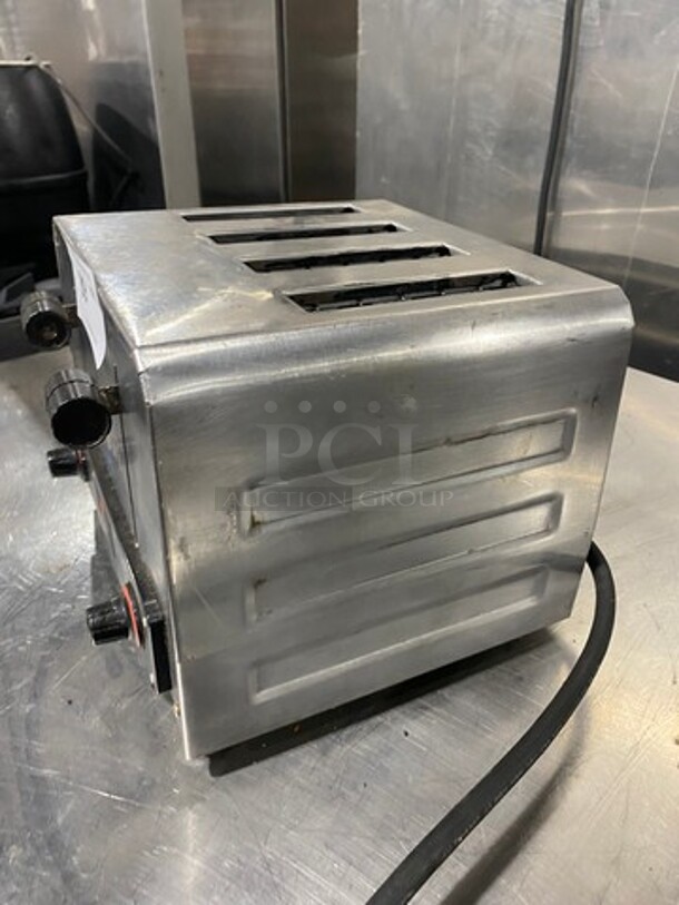 Waring Commercial Countertop Heavy Duty 4 Slot Toaster! Model: WCT800  120V - Image 2 of 8