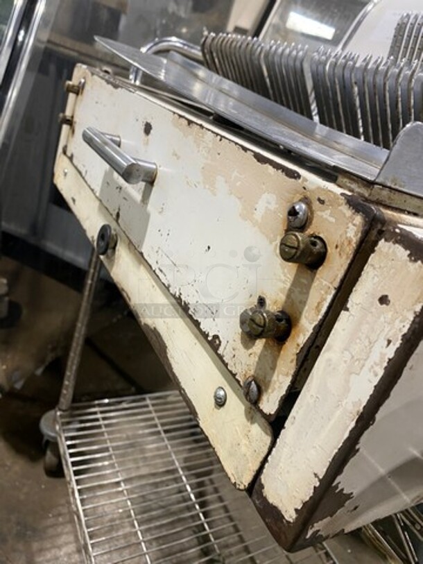 Berkel Commercial Countertop Bread Loaf Slicer! WORKING WHEN REMOVED! Model: MB7/16 SN: 508MB491 115V 60HZ 1 Phase - Image 7 of 8