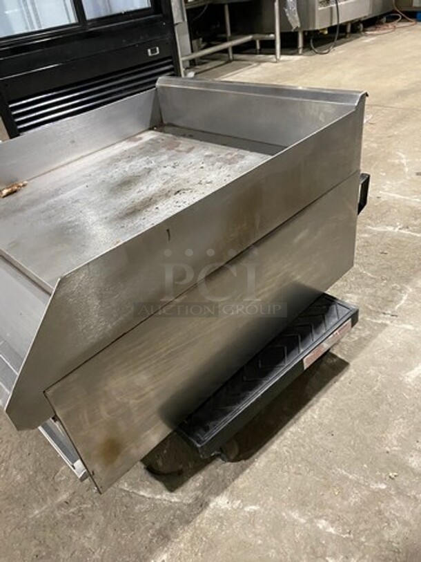 Duke Commercial Countertop Natural Gas Powered Flat Top Griddle! With Back And Side Splashes! All Stainless Steel! - Image 2 of 7