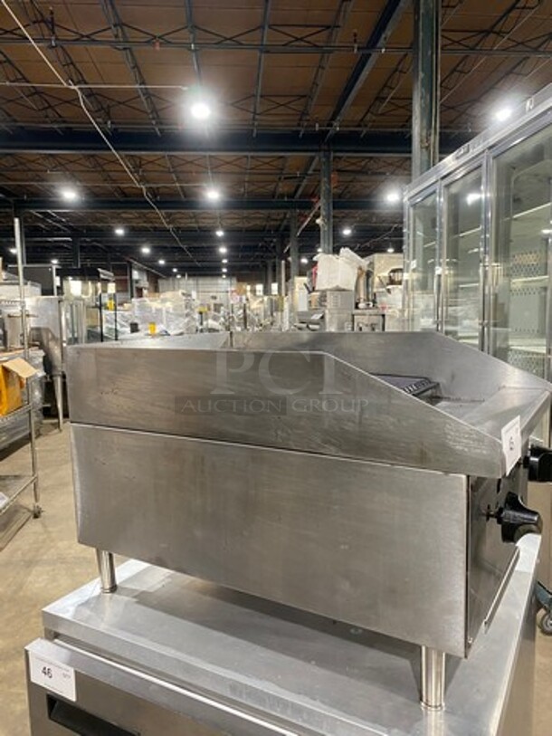 Commercial Countertop Natural Gas Powered Char Broiler Grill! With Back And Side Splashes! All Stainless Steel! On Small Legs! - Image 2 of 7