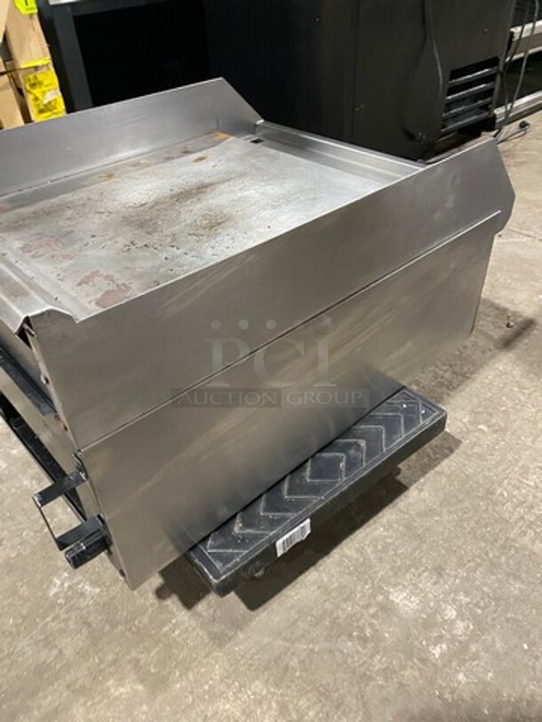 Duke Commercial Countertop Natural Gas Powered Flat Top Griddle! With Back And Side Splashes! All Stainless Steel! - Image 4 of 7