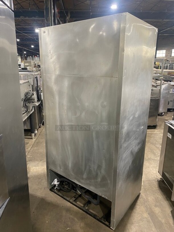 True Metal Commercial 2 Door Reach In Cooler Merchandiser w/ Poly Coated Racks! MODEL TSD33G SN:5050840 115V 1PH - Image 4 of 8