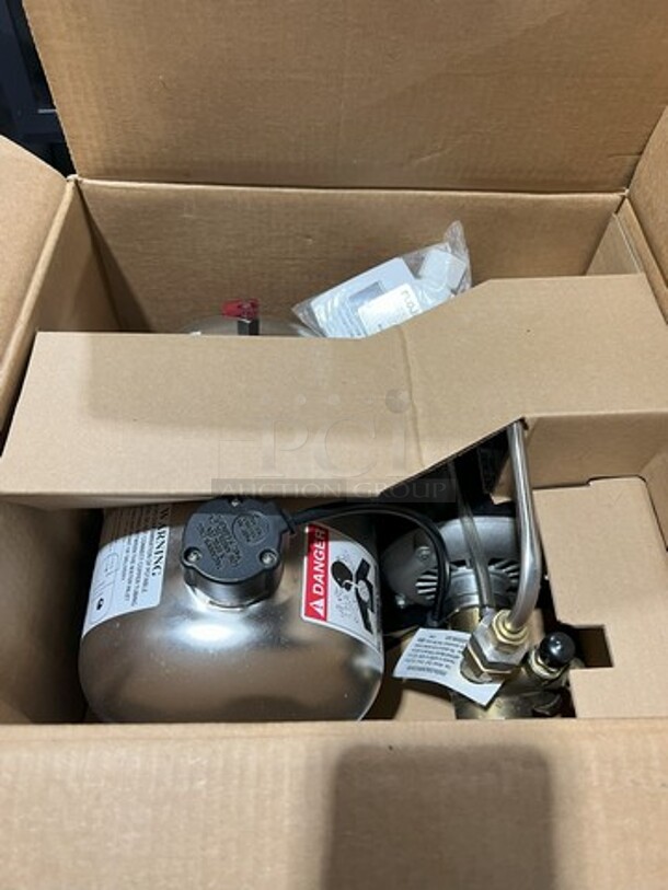 New In The Box! Big Mac Carbonator Tank! Model 41568 Serial ZMC6188383!  - Image 2 of 6