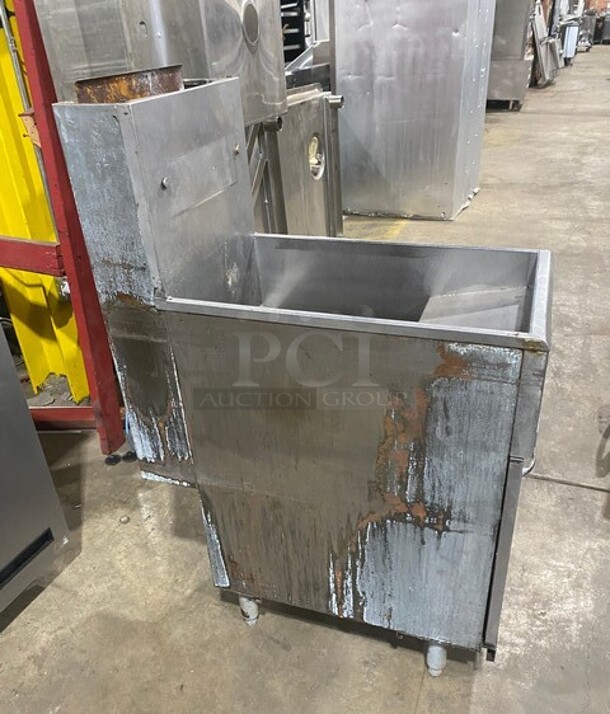 Pitco Commercial Natural Gas Powered 40 LBS Deep Fat Fryer! With BacK Splash! Stainless Steel! On Legs! MODEL 40D SN:G16KC080297 115v - Image 2 of 8