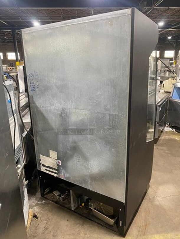 FEDERAL  Refrigerated Open Grab-N-Go Display Case Merchandiser! Model RSSM478SC-3 Serial 09090356630! 120/208/230V 1 Phase!  - Image 4 of 7