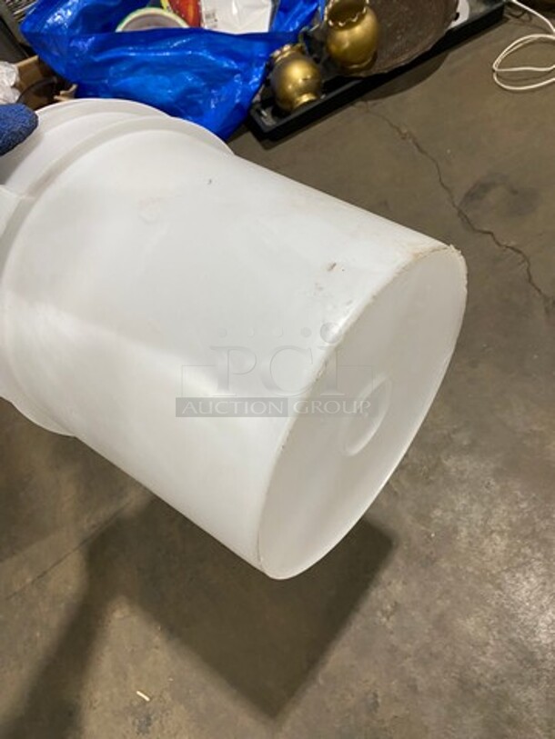 White Poly Multi-Purpose Use Bucket! - Image 4 of 4