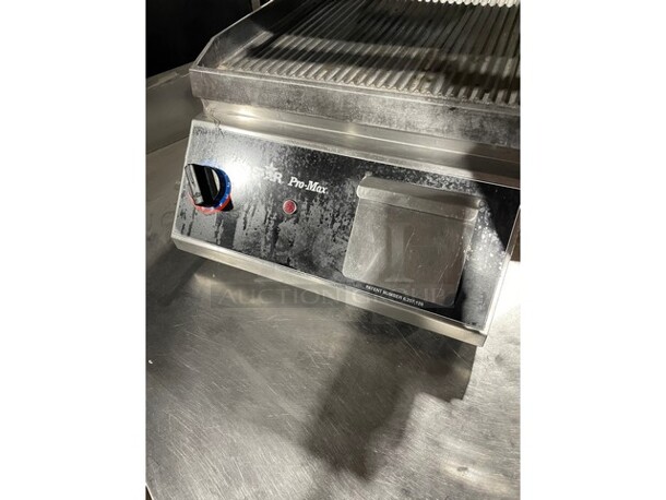Nice! Star Pro Max Electric Powered Heavy Duty Panini Press Grill! With Grooved Lines! Model GG14 Serial GG140715A0033! 120V 1 Phase! - Image 6 of 8
