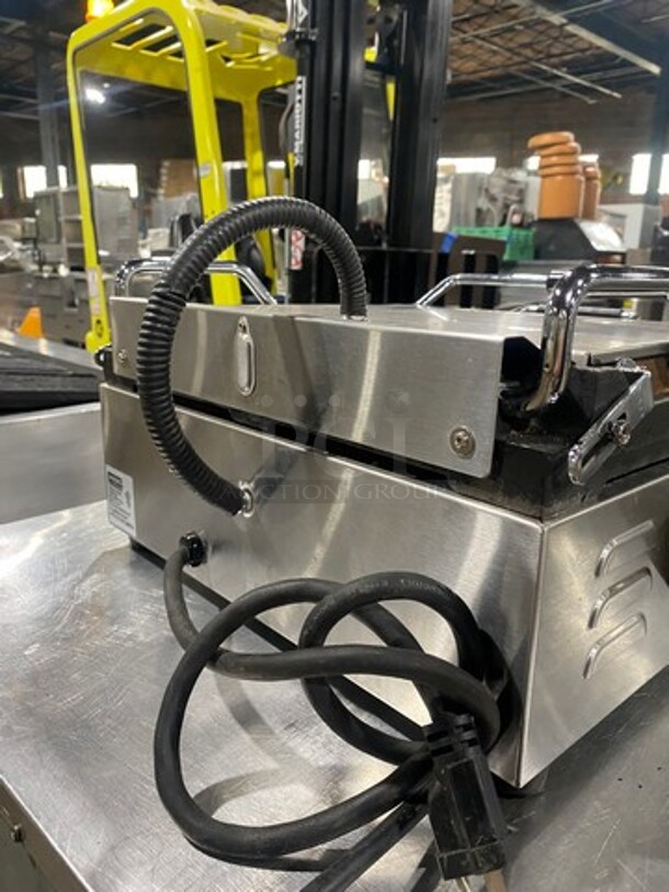 Waring Commercial Countertop Panini/Sandwich Supremo Grill! All Stainless Steel! Press With Flat Surface! Model: WFG250 120V - Image 4 of 9