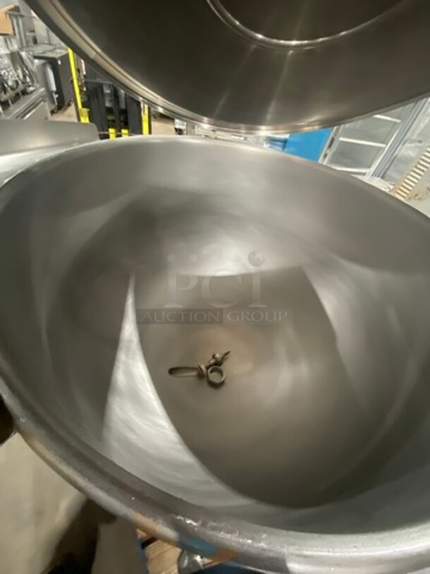 NICE! 2012 Cleveland Commercial 100 Gallon Tilting Soup Kettle! All Stainless Steel! Model: KDL100T SN: 120323052568 - Image 5 of 9