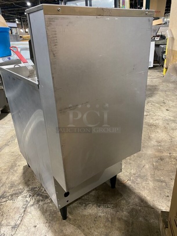 WOW! Cecilware Commercial Electric Powered Deep Fat Fryer! With 2 Metal Frying Baskets! All Stainless Steel! On Legs! 415V 60HZ 3 Phase - Image 4 of 10