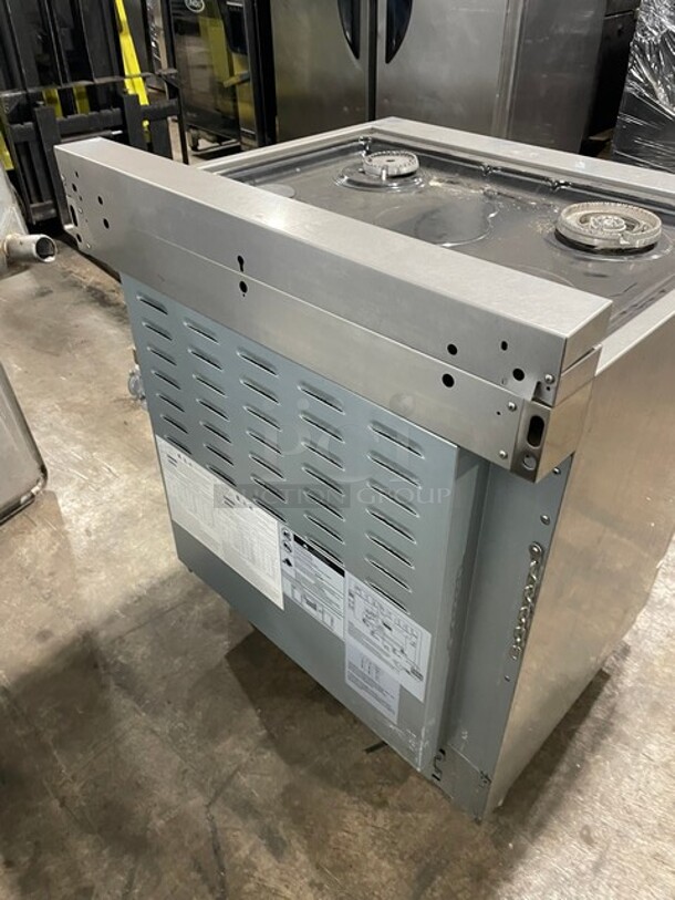 ZLine Natural Gas Powered 4 Burner Stove! All Stainless Steel! With Full Oven Underneath! On Legs! 120V! Model: RGS-30 SN: 20080776039! - Image 4 of 10