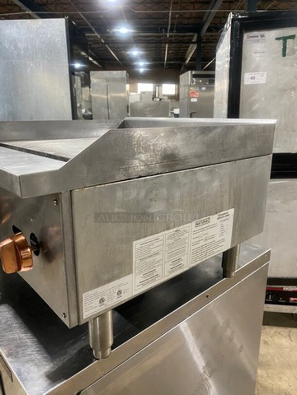 Copper Beech Commercial Countertop Natural Gas Powered Flat Top Griddle! With Back And Side Splashes! All Stainless Steel! On Legs! Model: CBMG24 SN: 181235131 - Image 3 of 8