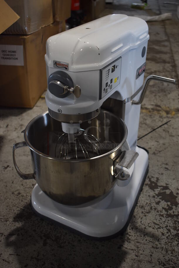 Avantco 177MIX8WH Metal Countertop 8 Quart Planetary Dough Mixer w/ Metal Mixing Bowl, Dough Hook, Paddle and Whisk Attachments. 120 Volts, 1 Phase. Tested and Working!
