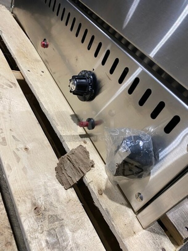 NEW! SCRATCH-N-DENT! LATE MODEL! 2019 Asber Commercial Natural Gas Powered Pizza Oven! All Stainless Steel! Model: AEPO36 SN: 8101707812 - Image 8 of 10