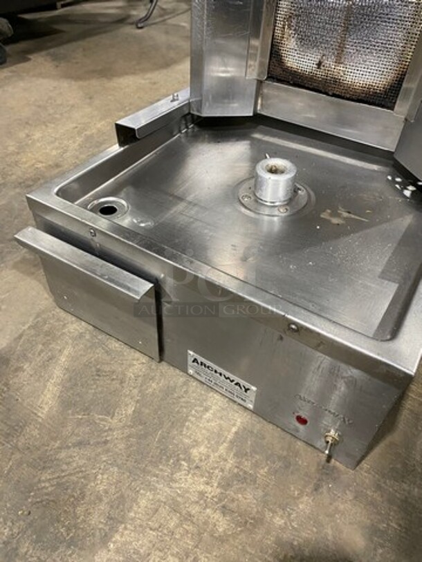 Archway Commercial Countertop Natural Gas Powered Vertical Broiler Gyro Machine! All Stainless Steel! WORKING WHEN REMOVED! Model: 5BSTDNG SN: 1810020558001 - Image 6 of 9